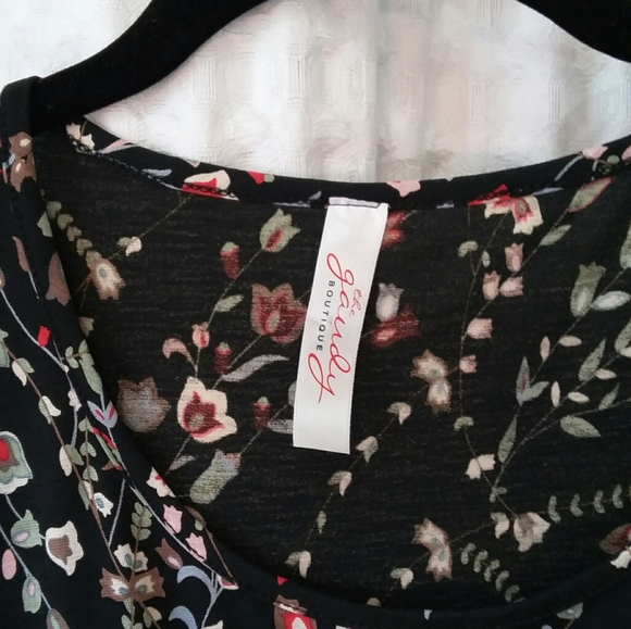 ⭐️ 5 for $25 ⭐️ The Gaudy Boutique Hi-lo Floral Print Blouse sz Medium - Picture 3 of 4